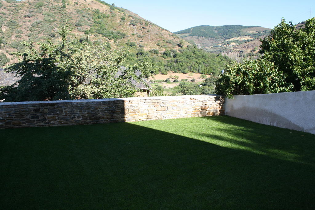 Hostal Tres Campanas Villafranca Del Bierzo Exterior foto